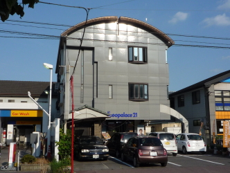 F 邸 (洋風仕上げテナント併用住宅)